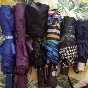 Bundle of 6 small umbrellas